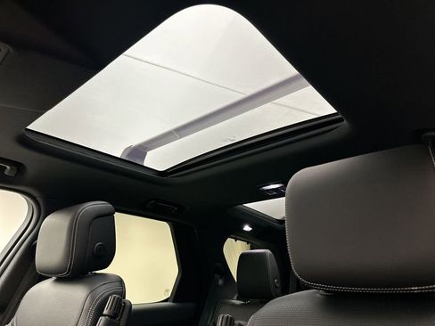 Certified 2025 Land Rover Discovery S AWD/4WD image 24