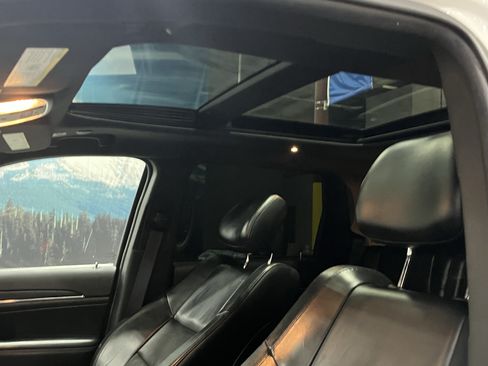 Used 2018 Jeep Grand Cherokee Limited w/ Luxury Group II AWD/4WD image 19