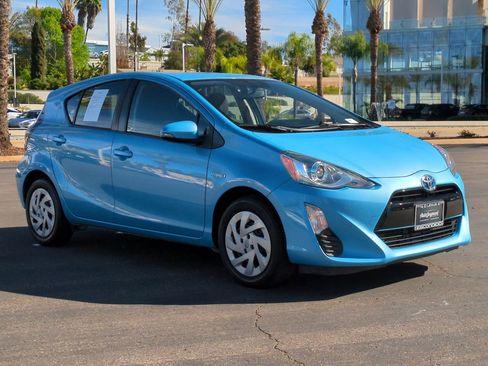 Used 2016 Toyota Prius C One image 3
