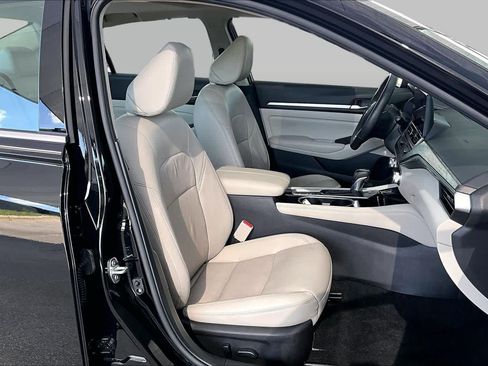 Certified 2024 Nissan Altima 2.5 SL FWD image 9