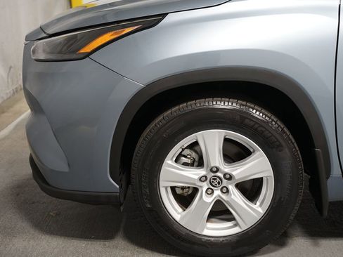 Certified 2024 Toyota Highlander LE FWD image 5