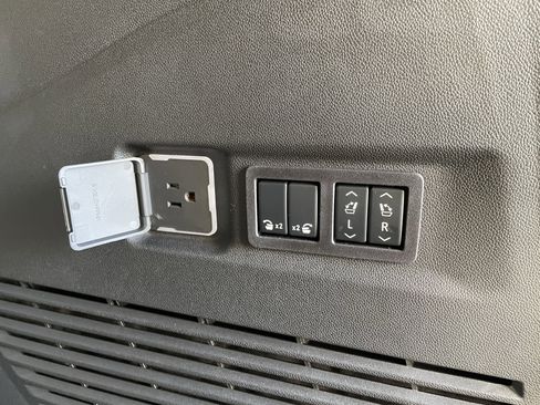 New 2026 GMC Yukon XL Denali w/ Sun & Power Step Package image 10