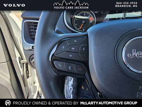 Used 2023 Jeep Cherokee Altitude Lux image 25