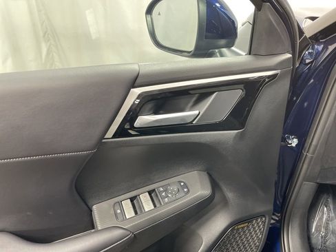 New 2025 Mitsubishi Outlander SE image 19