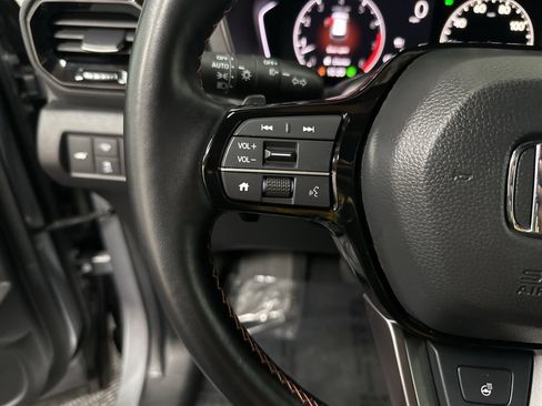 Used 2025 Honda Pilot TrailSport image 15