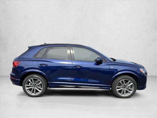 Used 2025 Audi Q3 2.0T Premium w/ Convenience Package AWD/4WD image 4