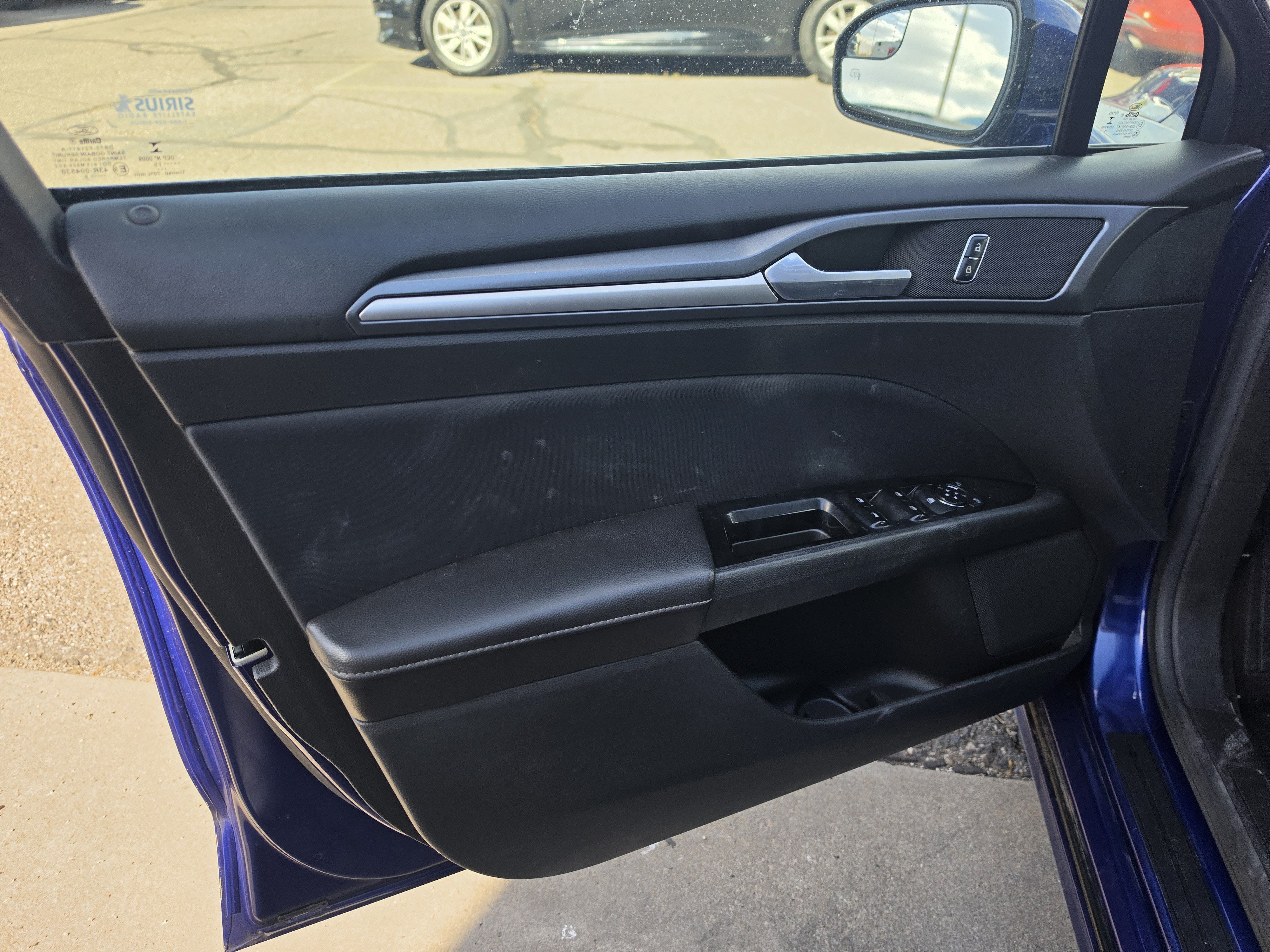 Used 2015 Ford Fusion SE FWD image 13