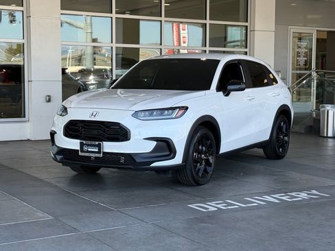 Used 2025 Honda HR-V Sport image 2