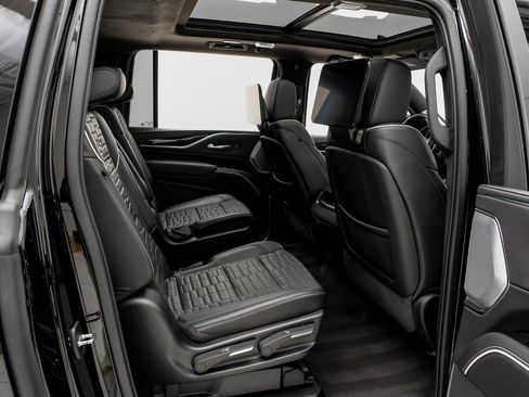 Used 2023 Cadillac Escalade ESV V image 29