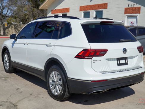 Used 2018 Volkswagen Tiguan SE w/ Panoramic Sunroof Package image 4