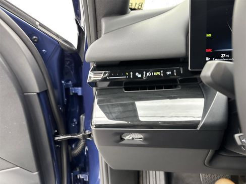 New 2026 BMW 530i xDrive w/ Premium Package image 31