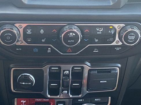 Used 2023 Jeep Wrangler Unlimited Rubicon 4xe w/ Cold Weather Group AWD/4WD image 12