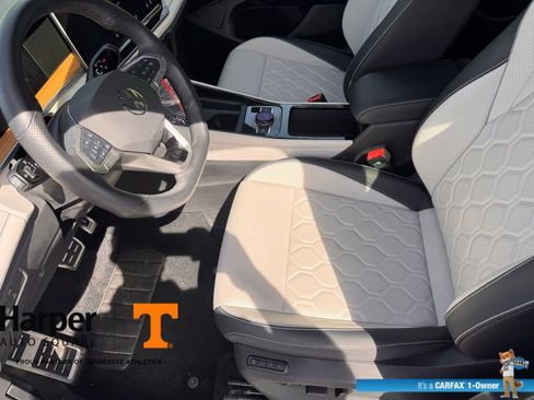 Used 2025 Volkswagen Tiguan SEL R-Line image 13