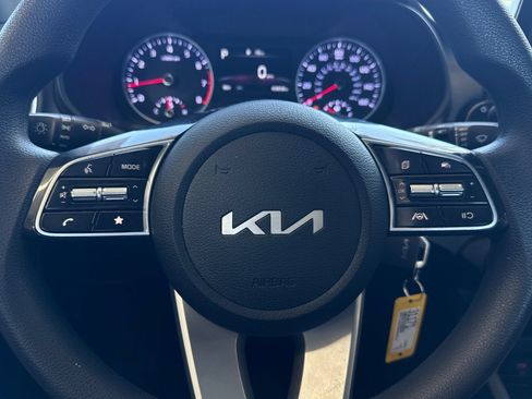 Used 2022 Kia Forte LXS FWD image 21