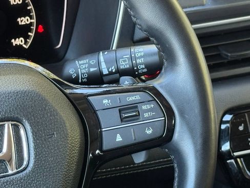 Certified 2025 Honda Pilot Touring image 24