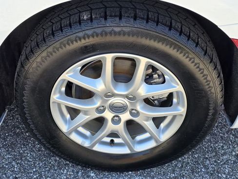 Used 2021 Chrysler Voyager Lxi image 34