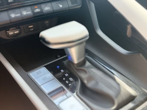 Used 2025 Hyundai Elantra Limited FWD image 38