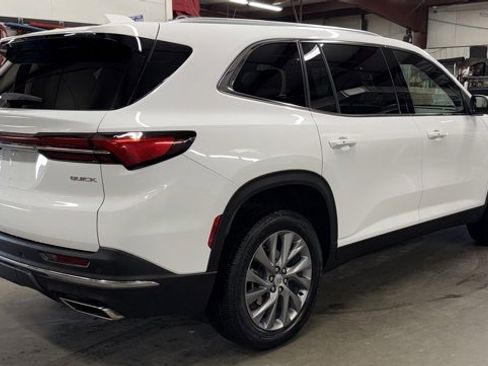 Used 2025 Buick Enclave Preferred image 5