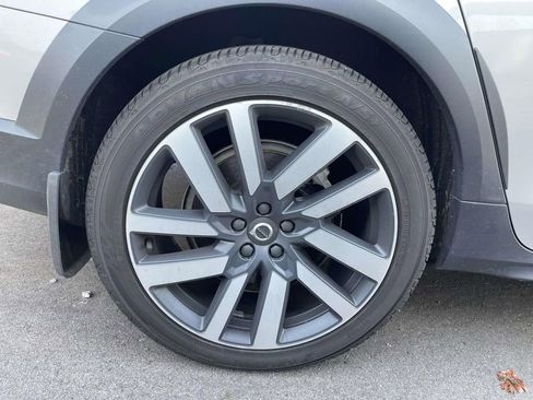 Used 2023 Volvo V90 B6 Cross Country Ultimate AWD/4WD image 5