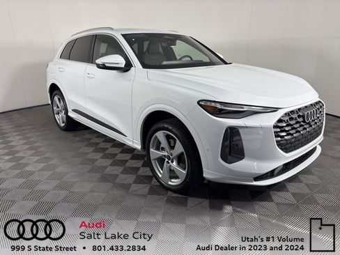 Used 2025 Audi Q5 Premium Plus w/ Premium Plus image 1