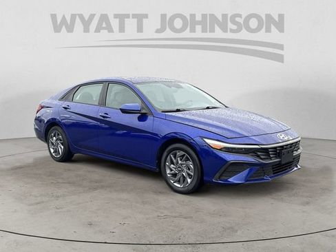 Used 2024 Hyundai Elantra SEL FWD image 7