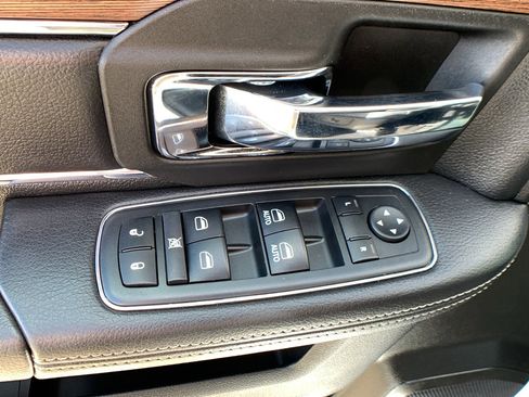 Used 2018 RAM 1500 Laramie image 14