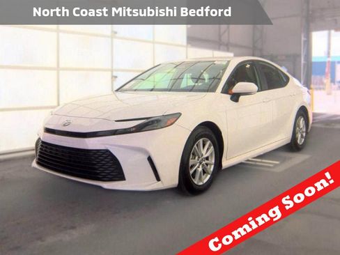 Used 2025 Toyota Camry LE FWD image 1