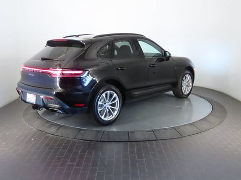 Certified 2026 Porsche Macan AWD/4WD image 7