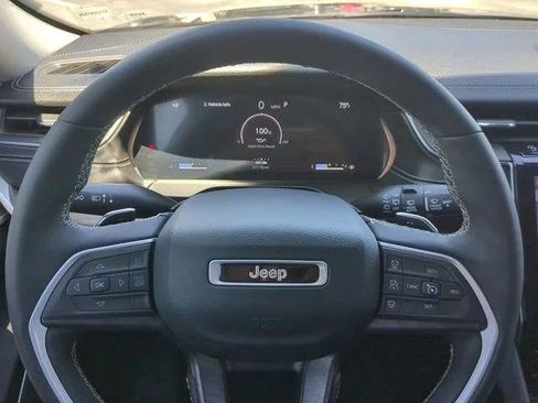 Certified 2023 Jeep Grand Cherokee Limited w/ Luxury Tech Group II RWD image 33