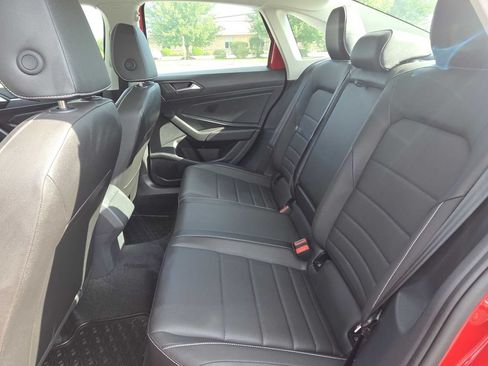 Used 2024 Volkswagen Jetta SE FWD image 10