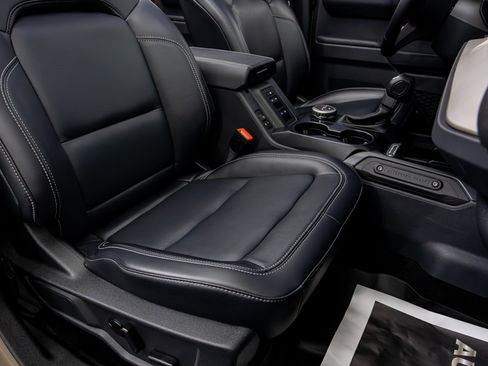 Used 2025 Ford Bronco Outer Banks AWD/4WD image 32