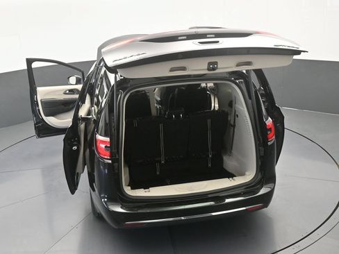 Used 2023 Chrysler Pacifica Touring-L FWD image 72