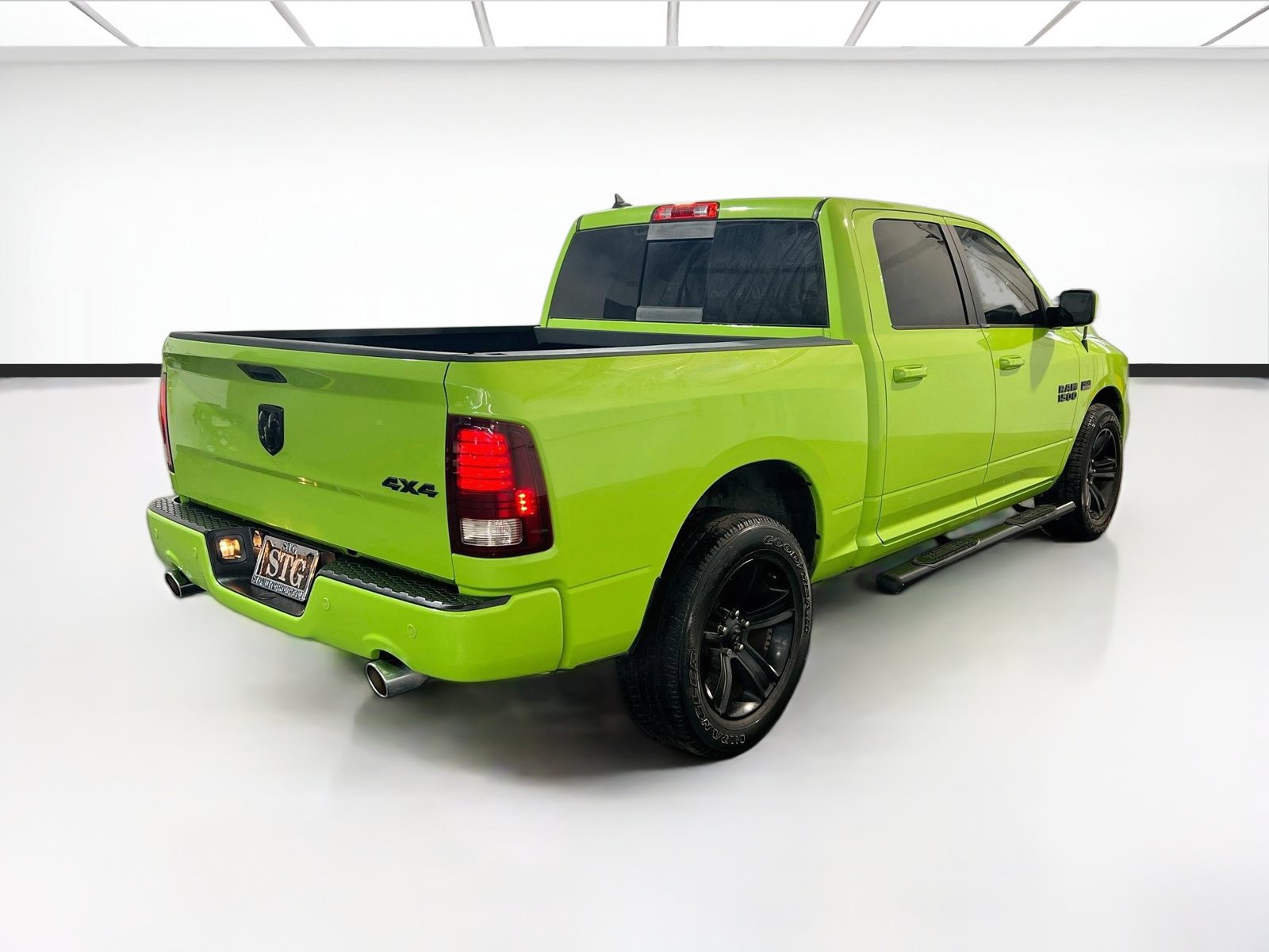 Used 2017 RAM 1500 Sport w/ Sublime Green Sport Package AWD/4WD image 4