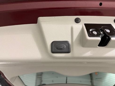 Used 2015 Buick Enclave Leather FWD image 9
