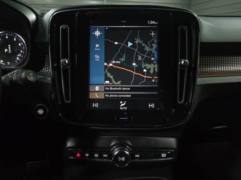 Used 2020 Volvo XC40 T4 R-Design w/ Protection Package Premier image 26