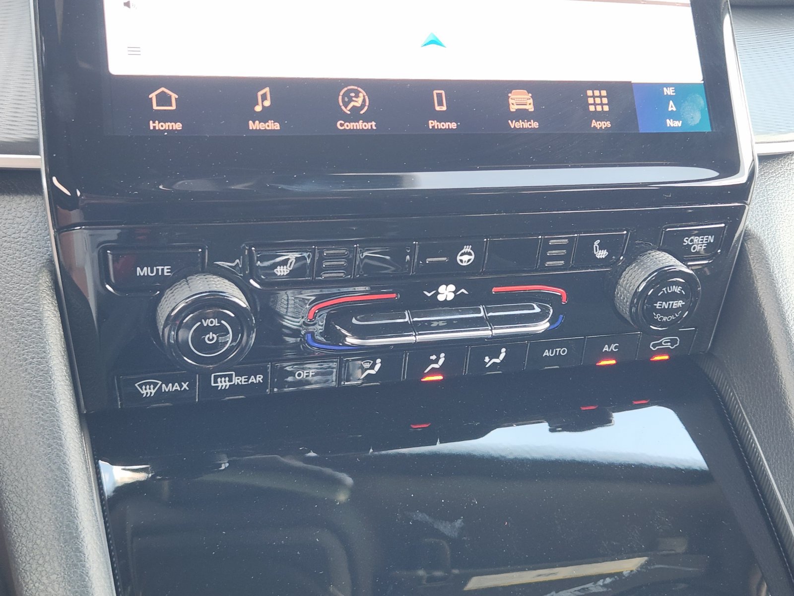 New 2027 Jeep Grand Cherokee Laredo X RWD image 18