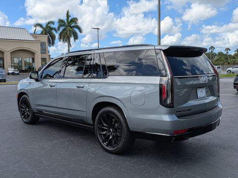 Used 2024 Cadillac Escalade ESV Sport Platinum w/ LPO, ONYX Package AWD/4WD image 4
