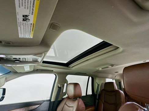 Used 2018 Cadillac Escalade Luxury image 25