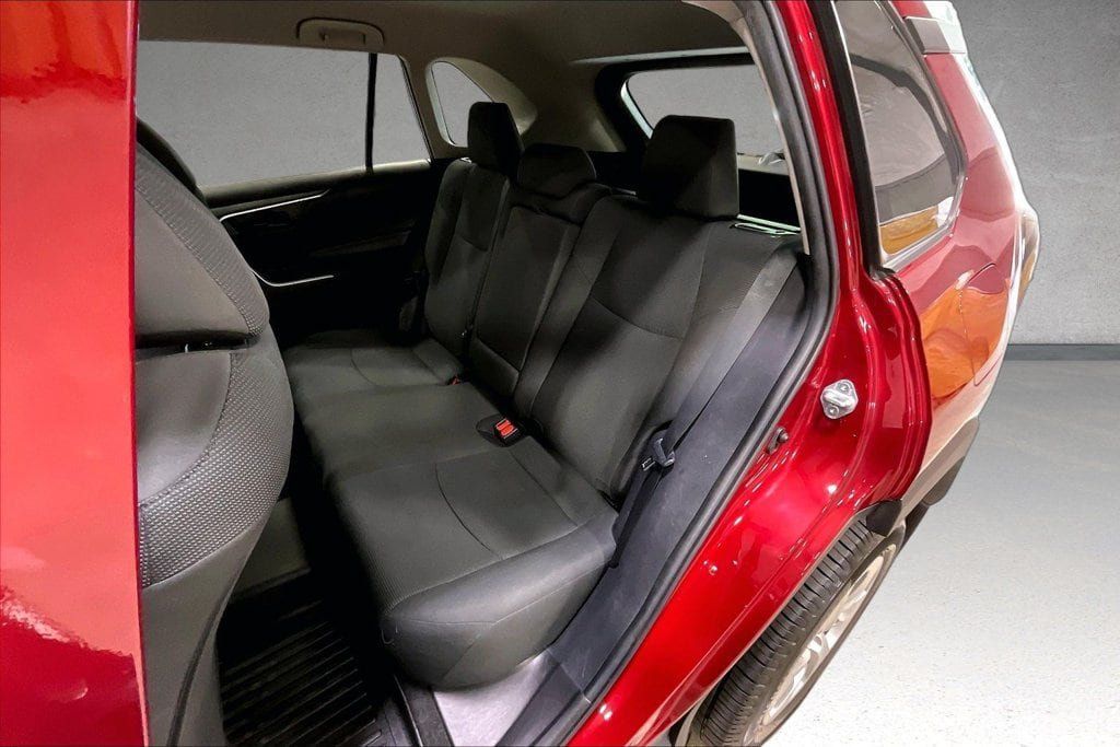 Used 2021 Toyota RAV4 LE w/ Carpet Mat Package (TMS) AWD/4WD image 22