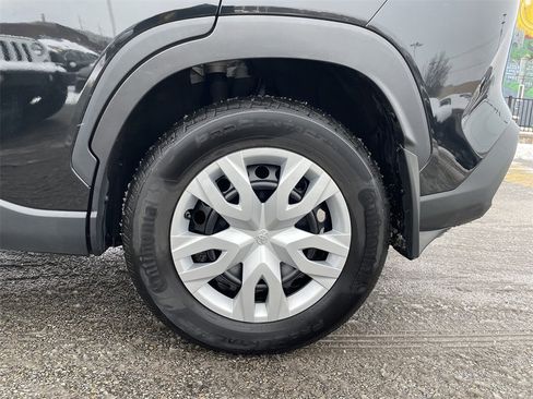 Used 2023 Toyota Corolla Cross L image 10