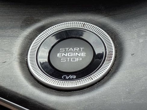 Used 2022 Jeep Grand Cherokee Overland AWD/4WD image 32