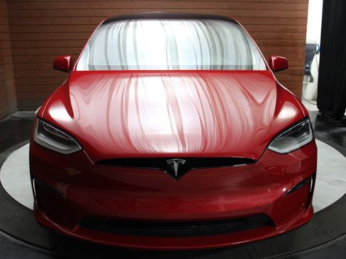 Used 2023 Tesla Model X image 2