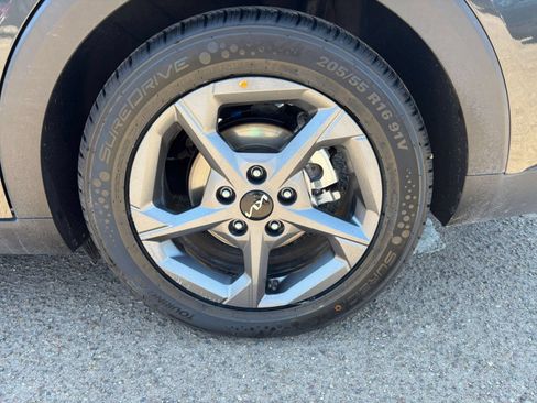 Used 2025 Kia K4 FWD image 29