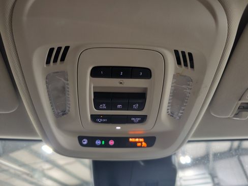 Used 2023 Buick Envision Avenir AWD/4WD image 13