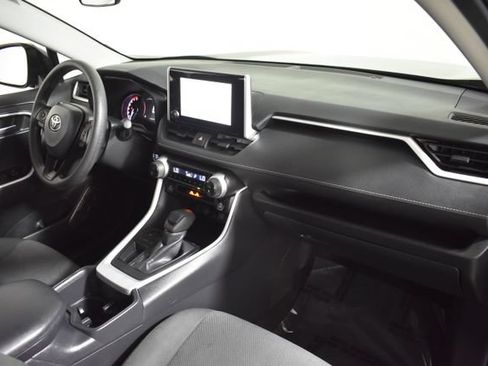 Used 2025 Toyota RAV4 XLE FWD image 34