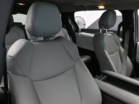 Used 2025 Toyota Sienna XLE w/ XLE Plus Package FWD image 47