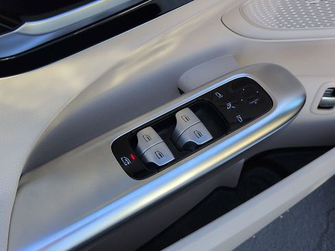 Used 2025 Mercedes-Benz C 300 Sedan image 15