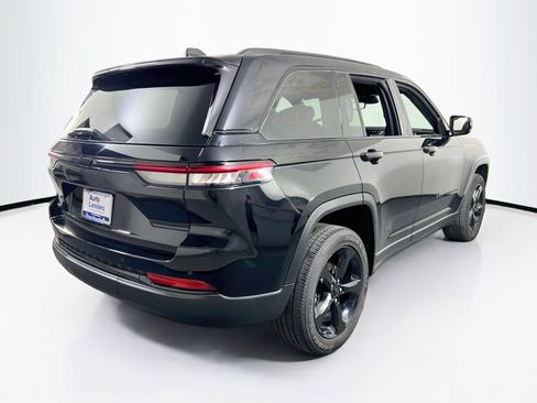 Used 2023 Jeep Grand Cherokee Altitude image 5