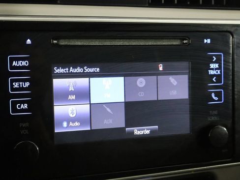 Used 2017 Toyota Corolla LE FWD image 29