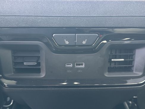 Used 2024 Chevrolet Silverado 2500 ZR2 w/ Technology Package image 24